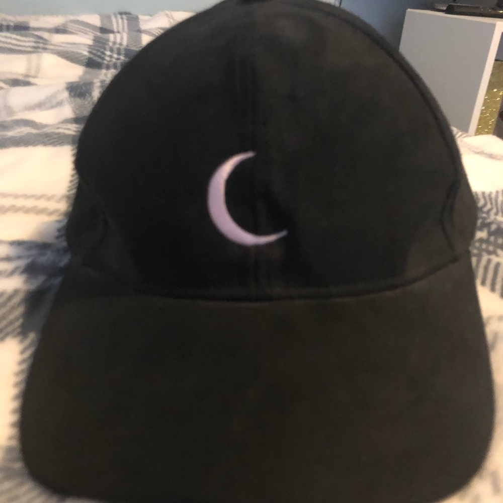 Ariana Grande Moonlight hat